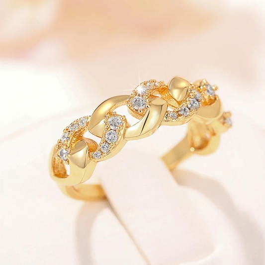 Elegant Gold Link Ring